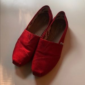 Women’s UNWORN Red TOMS, Size 9.5